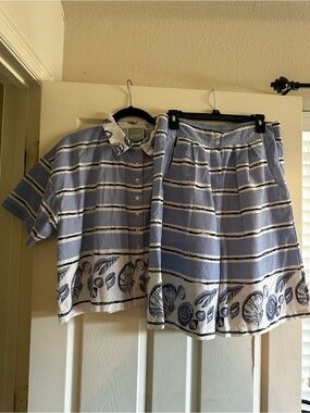 Vintage Emporium Gitano . Set of Bermuda short and button up  shirt. Size L